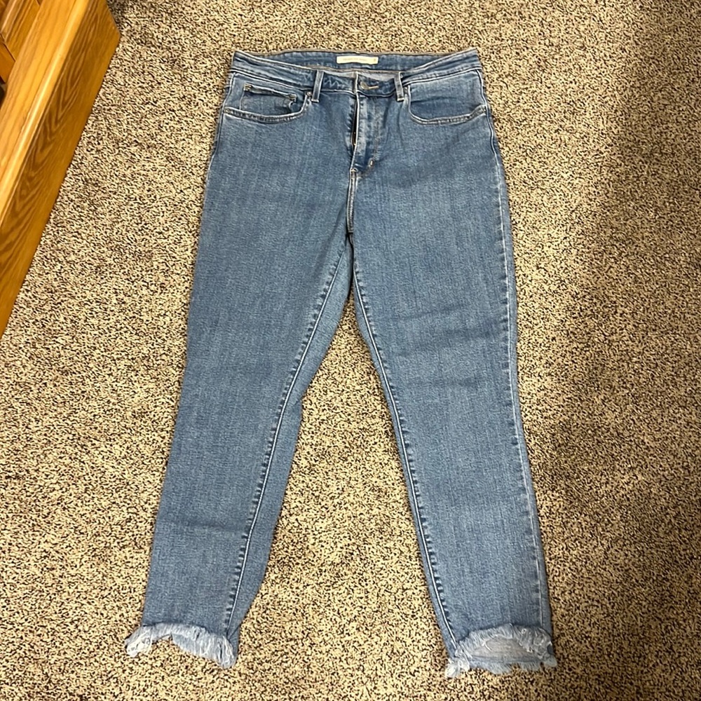 Women’s Levi skinny high rise jeans